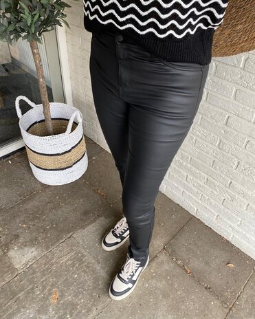 JDY JDYNEWTHUNDER COATED HIGH SKN PNT NOOS BLACK