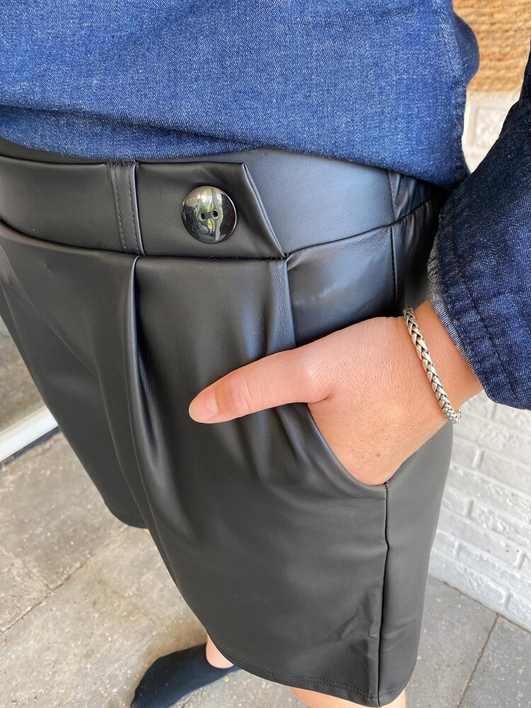 JDY JDYSOYA GEGGO PU SHORTS JRS ATK