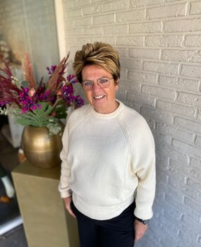 ZUSSS TRUI  MET BATWING MOUW ZUSSS TRUI  MET BATWING MOUW