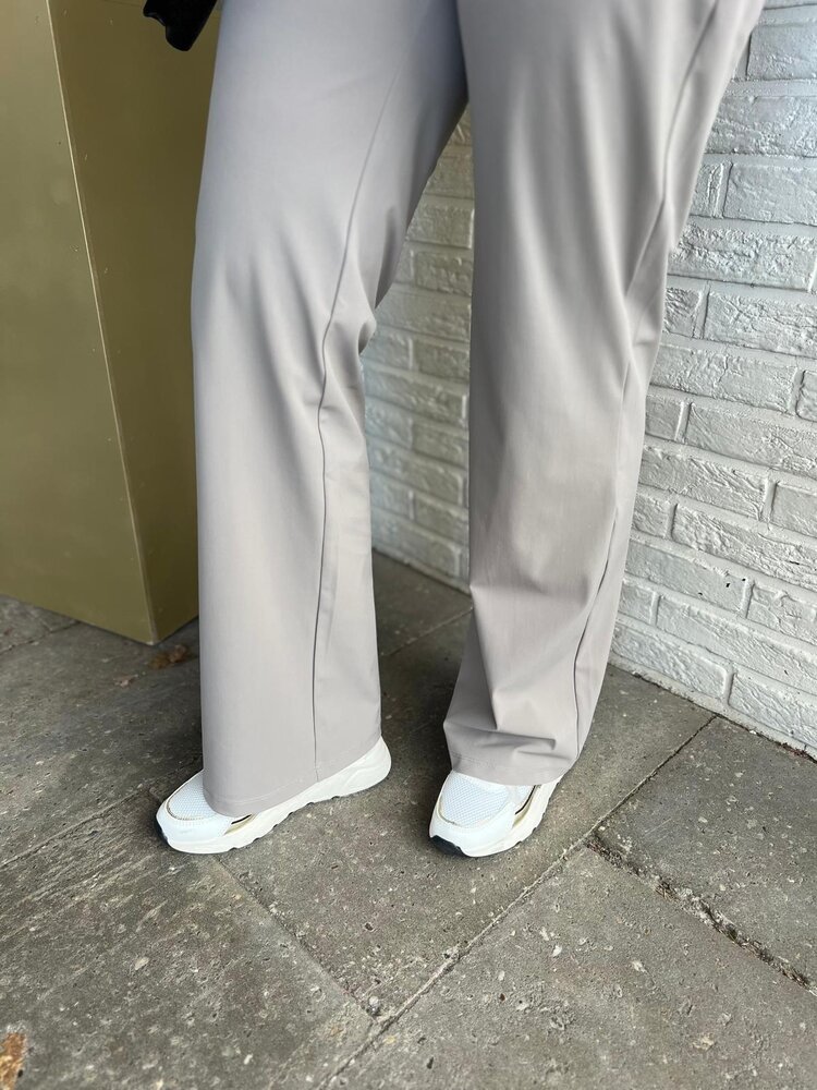 Mi Piace BROEK TRAVELSTOF 202581 TAUPE Mi Piace BROEK TRAVELSTOF 202581 TAUPE