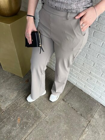 Mi Piace BROEK TRAVELSTOF 202581 TAUPE Mi Piace BROEK TRAVELSTOF 202581 TAUPE