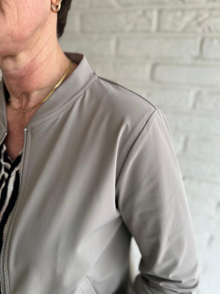 Mi Piace BOMBERJACK TRAVELSTOF 202463 TAUPE