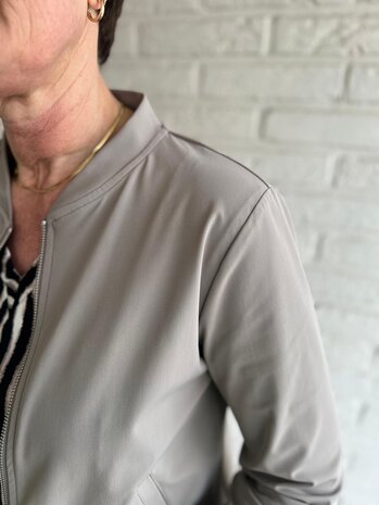 Mi Piace BOMBERJACK TRAVELSTOF 202463 TAUPE