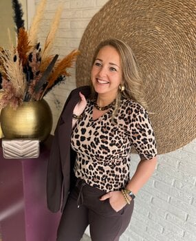 Mi Piace T-SHIRT V-NECK TRAVELSTOF 202271 LEOPARD PRINT Mi Piace T-SHIRT V-NECK TRAVELSTOF 202271 LEOPARD PRINT