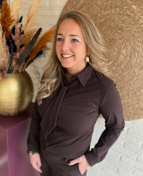 Mi Piace BLOUSE BOW TRAVELSTOF 202709 ESPRESSO Mi Piace BLOUSE BOW TRAVELSTOF 202709 ESPRESSO