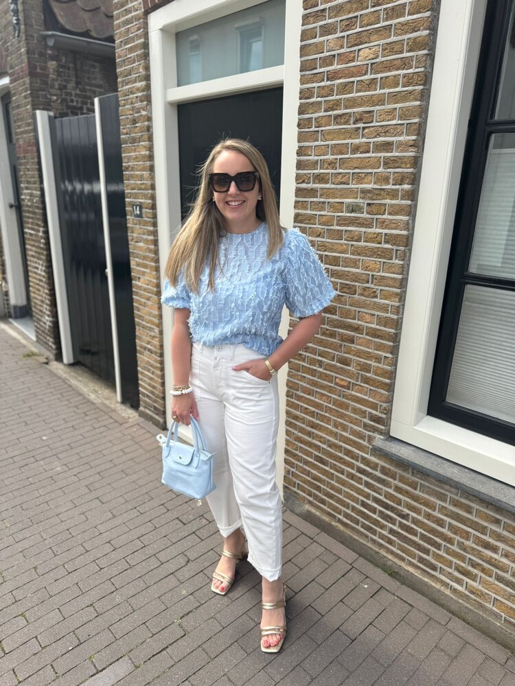 TOP LYNETTE
