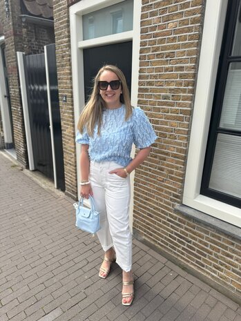 TOP LYNETTE