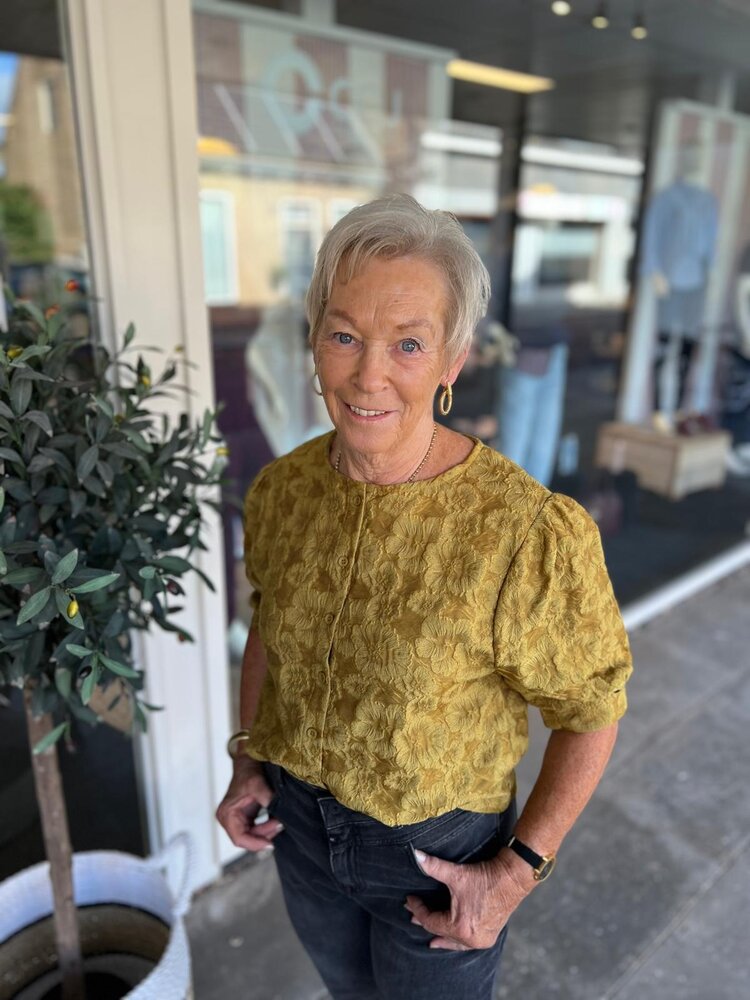 Mi Piace BLOUSE WOVEN JACQUARD 202905 OLIVE OIL Mi Piace BLOUSE WOVEN JACQUARD 202905 OLIVE OIL