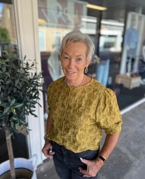 Mi Piace BLOUSE WOVEN JACQUARD 202905 OLIVE OIL Mi Piace BLOUSE WOVEN JACQUARD 202905 OLIVE OIL