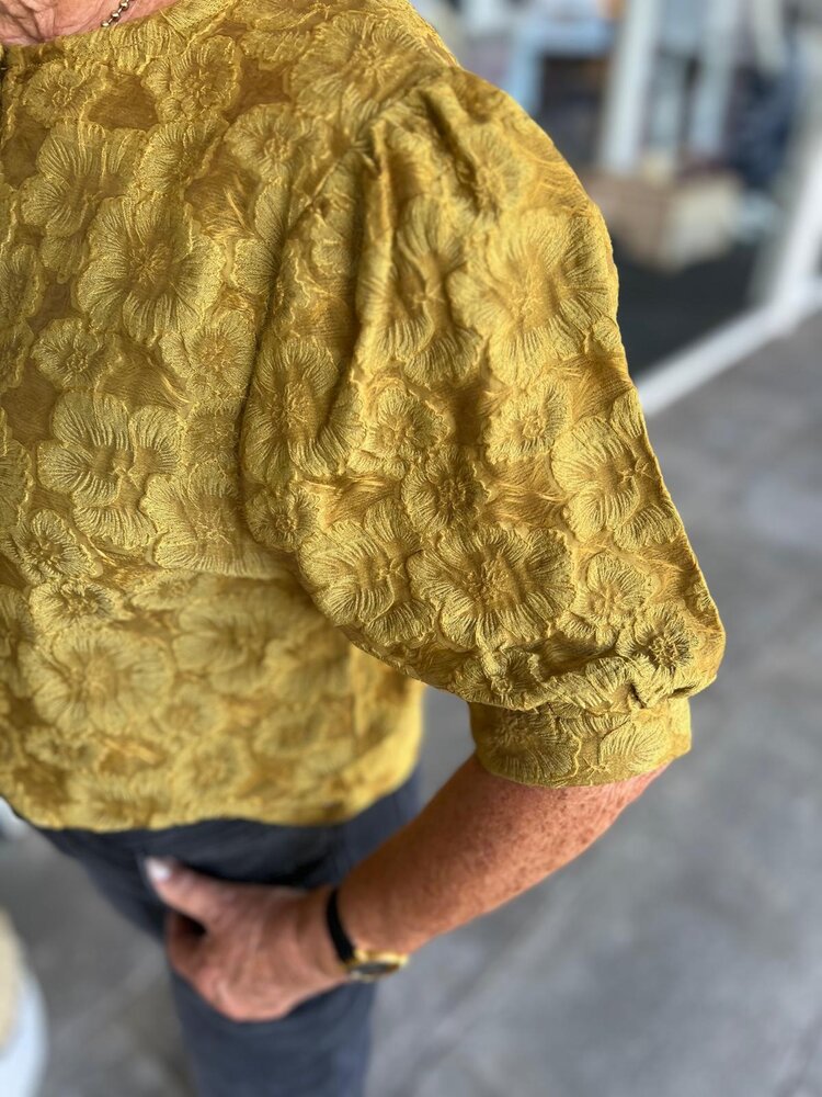 Mi Piace BLOUSE WOVEN JACQUARD 202905 OLIVE OIL Mi Piace BLOUSE WOVEN JACQUARD 202905 OLIVE OIL