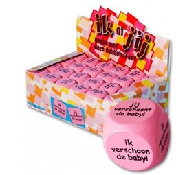 Dobbelsteen Jij verschoont de baby roze Dobbelsteen Jij verschoont de baby roze