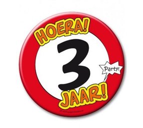 Paper Dreams Button XL 3 years of traffic sign