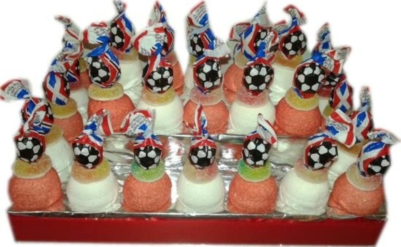 Sugro imports Distribution Cake Football | 30 Stücke
