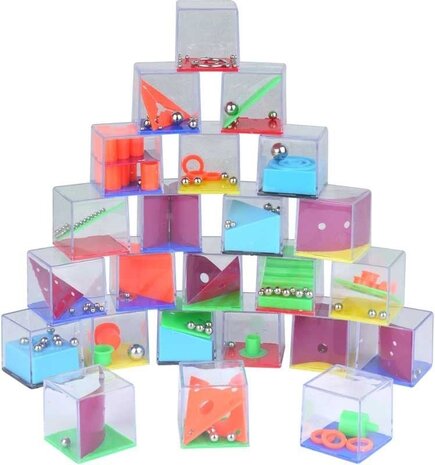Henbrandt Mini Geduld Spelletjes 4x4cm | per stuk Henbrandt Mini Geduld Spelletjes 4x4cm | per stuk