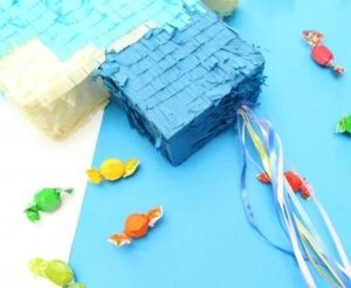 Godan Mr. Pixel  Pinata 40x7.5x28cm | per Unit Godan Mr. Pixel  Pinata 40x7.5x28cm | per Unit