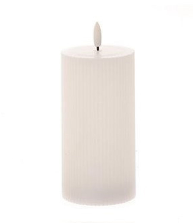 LED pillar candles white | Diameter 7.5 centimetres | Height 15 centimetres | Excluding AA batteries | Order per 6 pieces