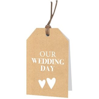 4A Label Kaartje met Engelse tekst "Our weddingday” | Kleur: Lichtbruin | Breedte 5 centimeter | Hoogte 8 centimeter | Per 12 labels