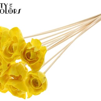 QC Shola Houten with Rose on Stick | Colour: Yellow | Shola Dear Holly Stick | Rose diameter 6 centimetres | Stick length ± 50 centimetres | 10 sticks per bunch