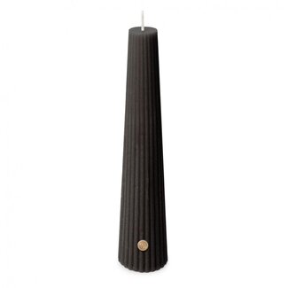 4A Kaars Obelisk | Kleur: Zwart | Diameter 4.5 centimeter | Hoogte 25 centimeter | Brandduur 25 uur | Per 6 kaarsen