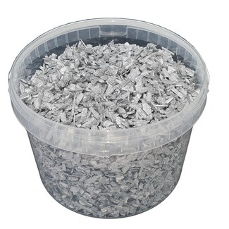 QC Wood Chips in Reusable Bucket | Colour: Silver | Diameter 5 - 8 millimetres | Contents 3 litres | Per bucket
