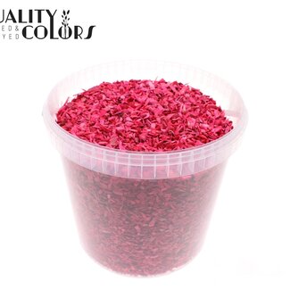 QC Copeaux de bois dans un seau réutilisable | Couleur : Cerise | Diamètre 5 - 8 millimètres | Contenu 10 litres | Par seau