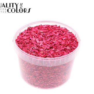QC Copeaux de bois dans un seau réutilisable | Couleur : Cerise | Diamètre 5 - 8 millimètres | Contenu 3 litres | Par seau