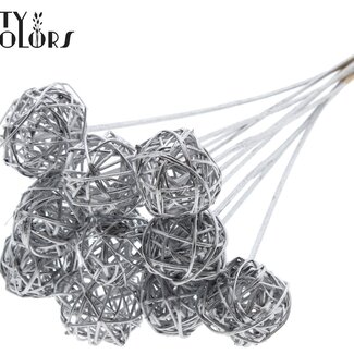 QC Rotan Bal op stok | Kleur: Zilverkleurig | Bruce Ball Bijsteker | Diameter 5 centimeter | Lengte ± 50 centimeter | 10 bijstekers per bos