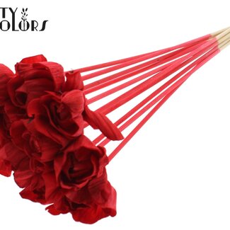 QC Shola Rose am Stiel | Farbe: Rot | Shola Dear Holly | Durchmesser 6 centimeter | Länge  ± 50 centimeter | 10 Beistecker pro Bund | Pro Bund