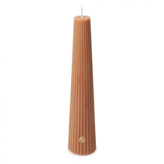 4A Obelisk Kaars | Kleur: Beige | Diameter 4.5 centimeter | Hoogte 25 centimeter | Brandduur 25 uur | Per 6 kaarsen