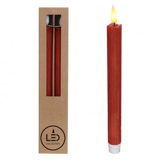 4A Potlood Kaars LED | Kleur: Rood | Diameter 2.1 centimeter | Hoogte 25 centimeter | Exclusief AAA batterijen | Per 2 kaarsen