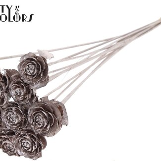 QC Cedar Rose op stok | Kleur: Champagnekleurig | Dennenappel Bijsteker | Lengte ± 50 centimeter | 10 bijstekers per bos