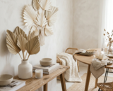 Arecaceae (Gedroogde Palmen): De tropische woontrend | Ontdek stylingtips en creatieve DIY-ideeën met palmblad voor een boho-interieur.