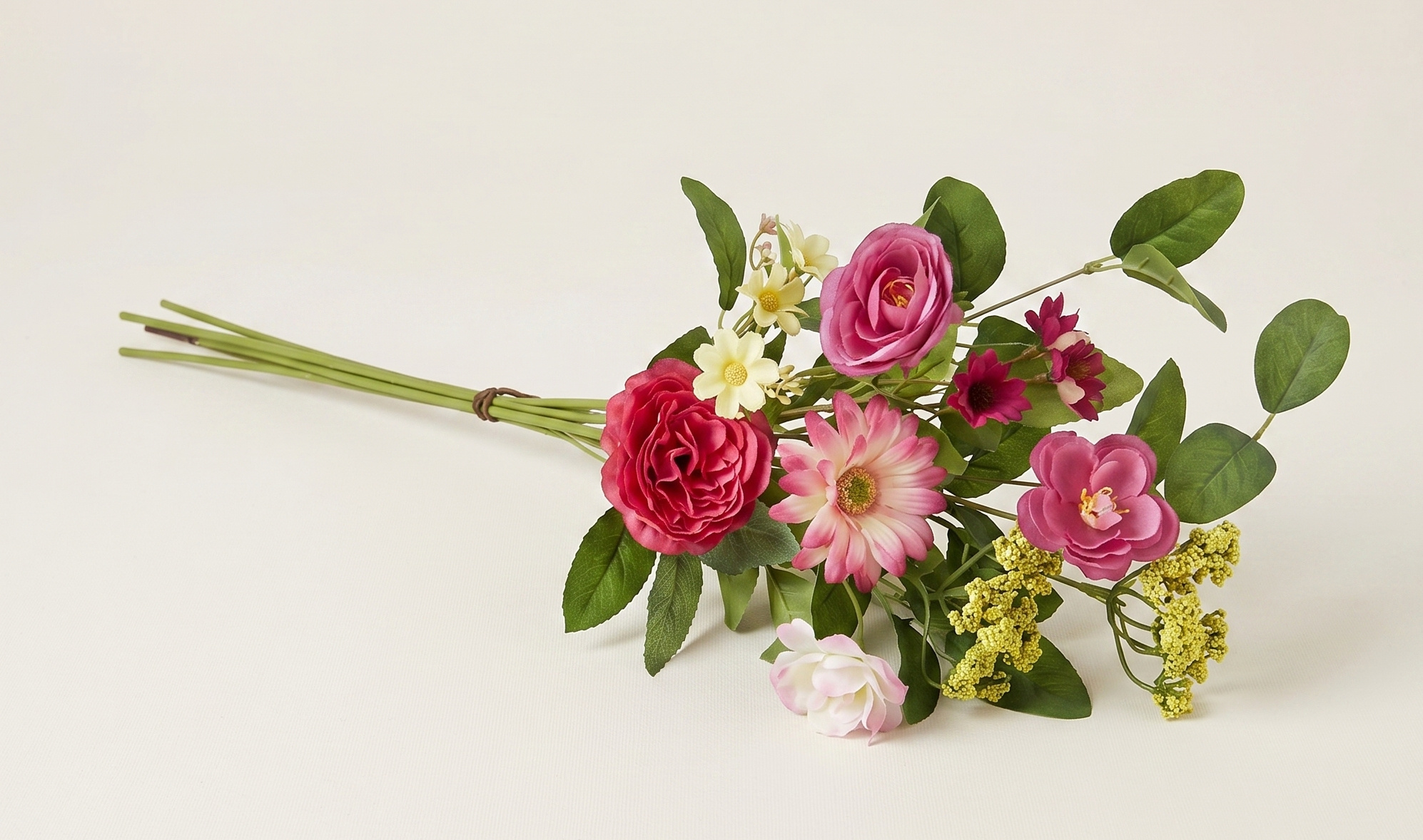 Authentic: Kunstbloemen boeketten €15 - €30 | MyFlowers.shop