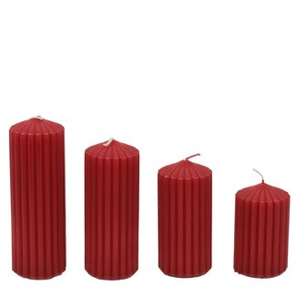 4A Geriffelte Stumpenkerzen Set mit 4 | Farbe: Rot | Durchmesser 5 Zentimeter | Höhe 14 Zentimeter | Pro Set