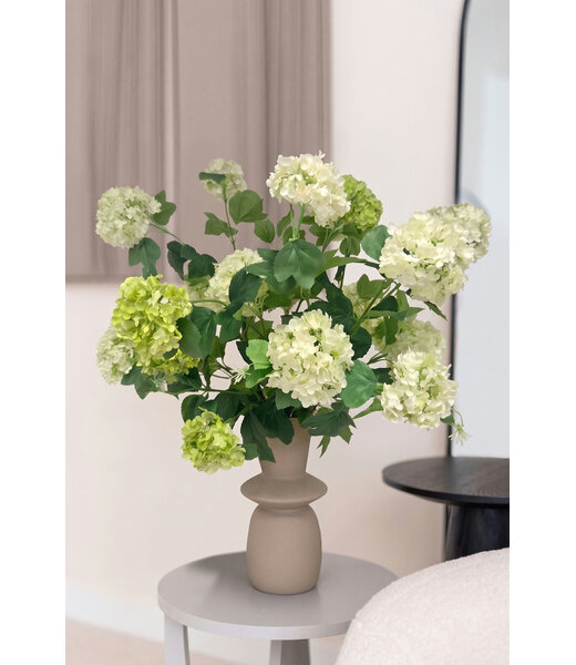 MyFlowers Kunstbloemen Boeket “Botanical Breeze” | Lengte ± 60 centimeter | Inclusief Vaas | Met witte en groene sneeuwbal Viburnum Opulus bloemen | Per boeket