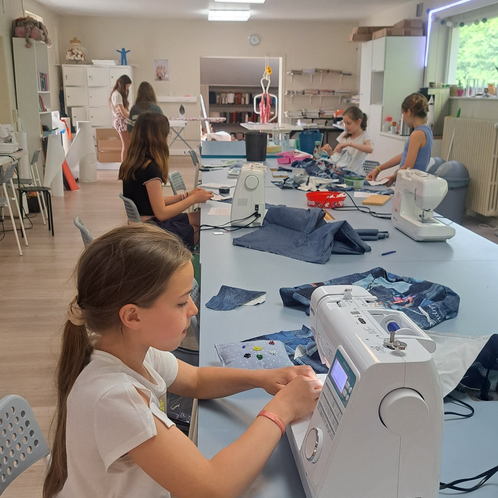 Naailes kids lager onderwijs