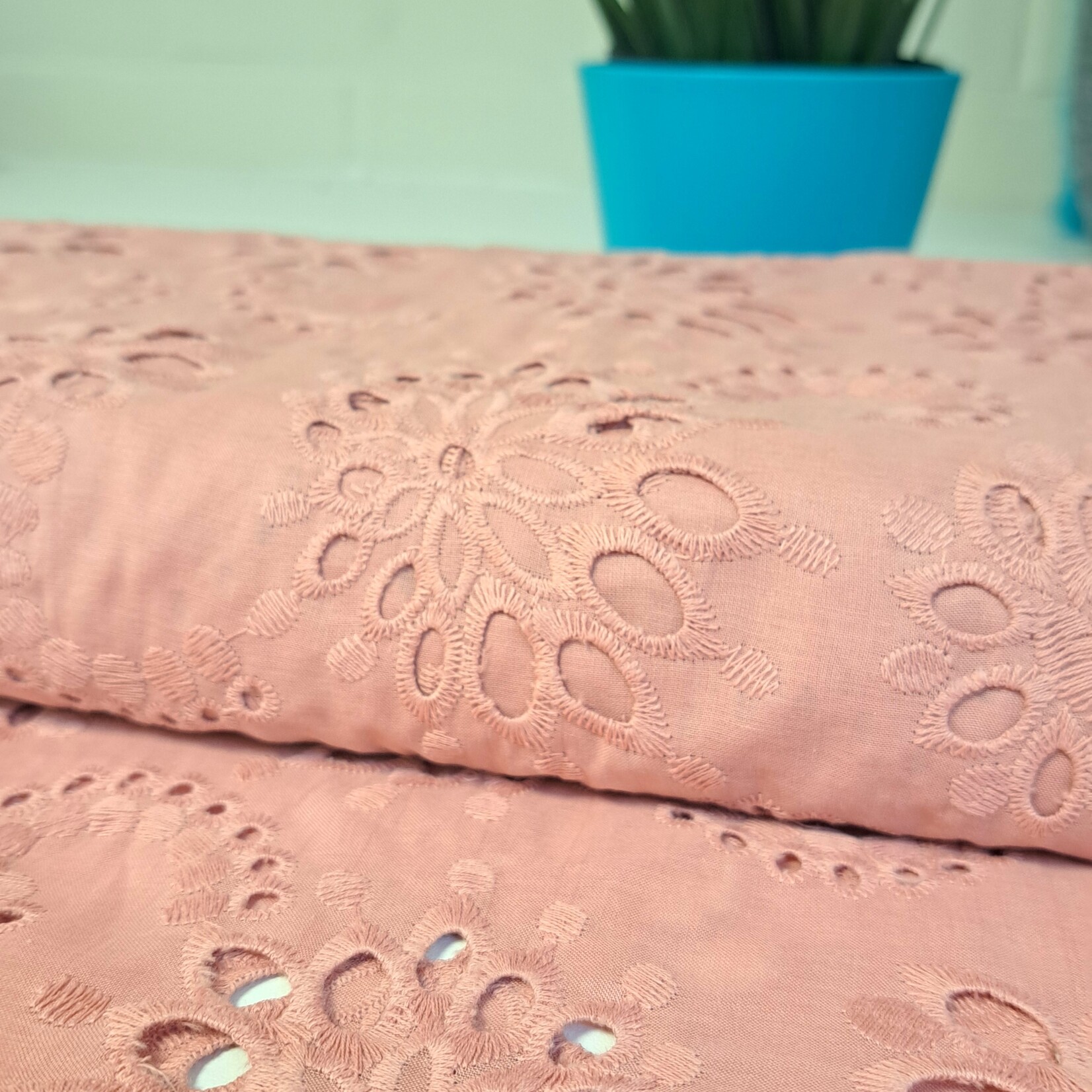 Broderie bloem groot oudroze