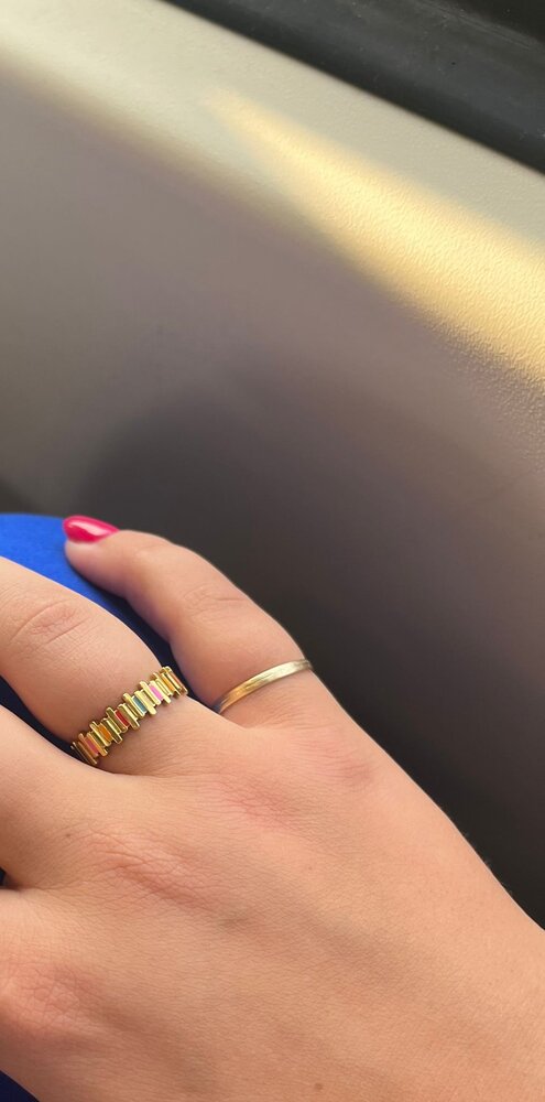 Multicolor ring goud