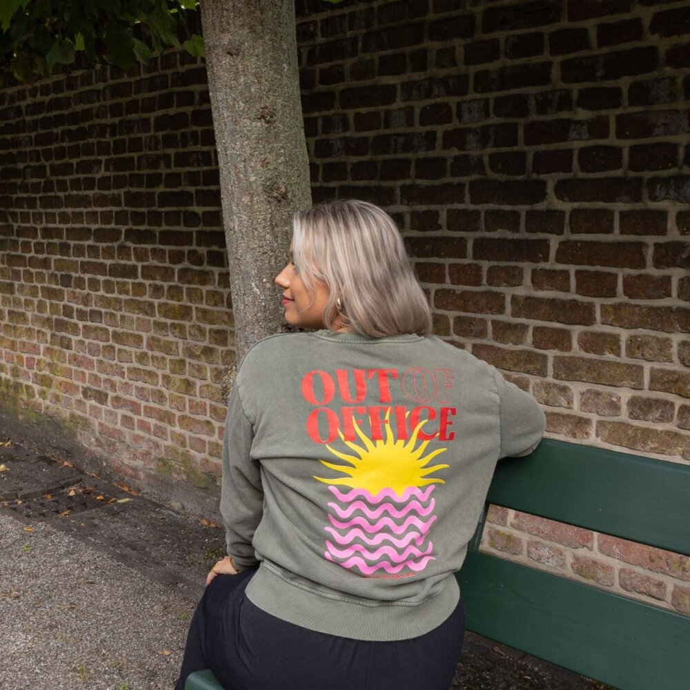 Trui out of office groen