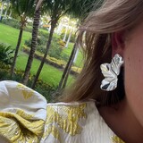 Halve bloem oorbel zilver Halve bloem oorbel zilver