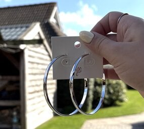 Hoops oorbel zilver