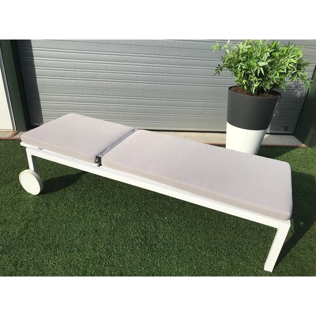 Ligbedshop Aluminium hoog ligbed Martinez met buitenkussen