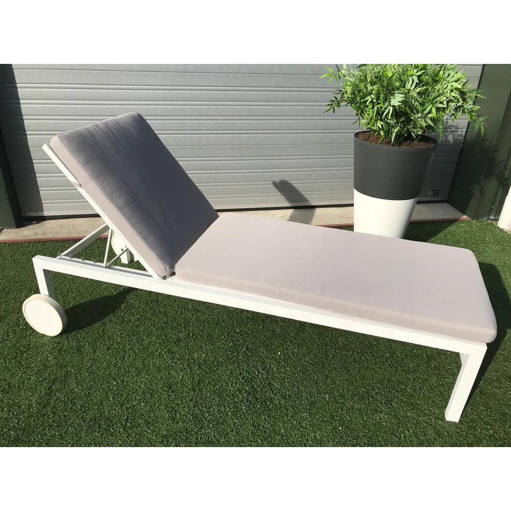 Ligbedshop Aluminium hoog ligbed Martinez met buitenkussen