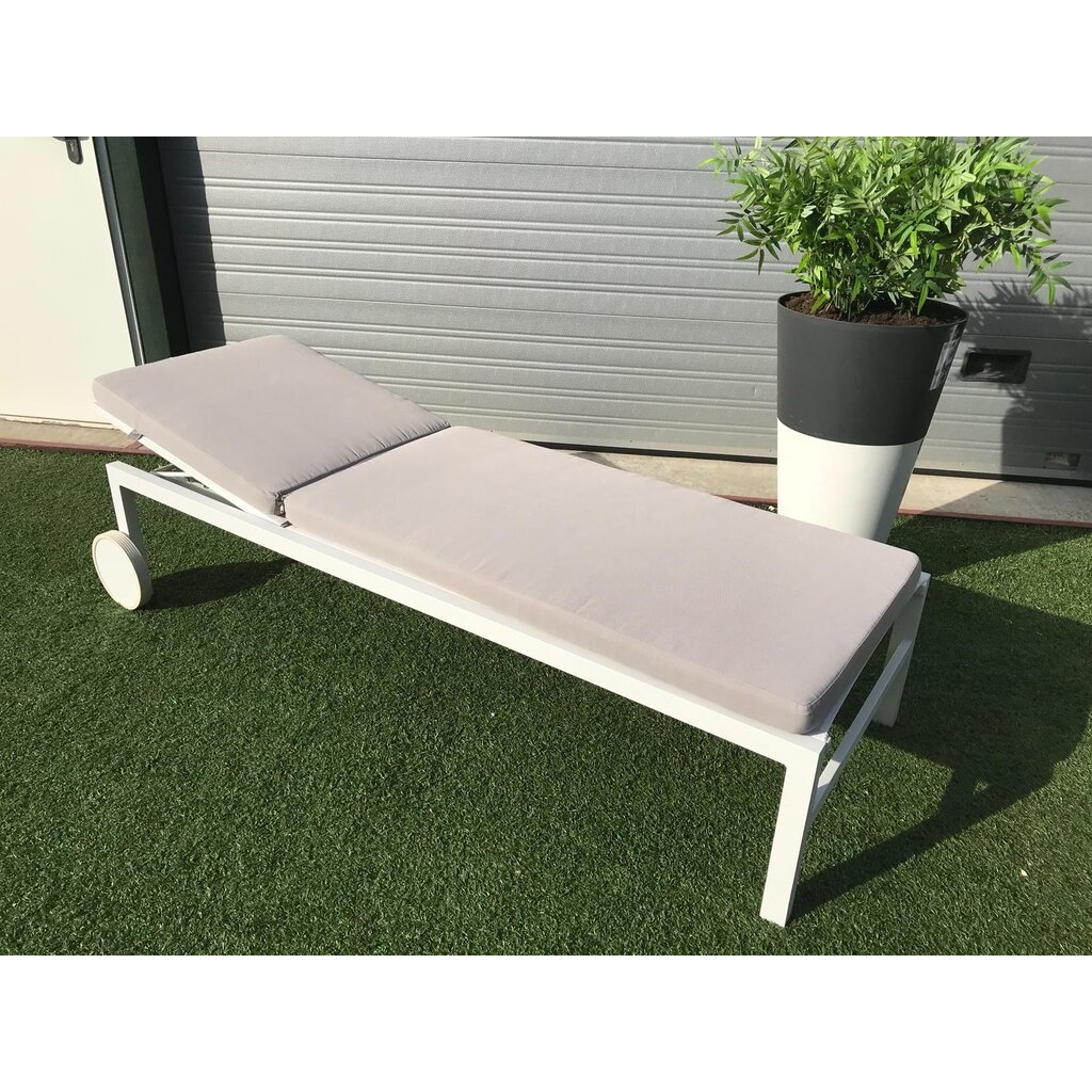 Ligbedshop Aluminium hoog ligbed Martinez met buitenkussen