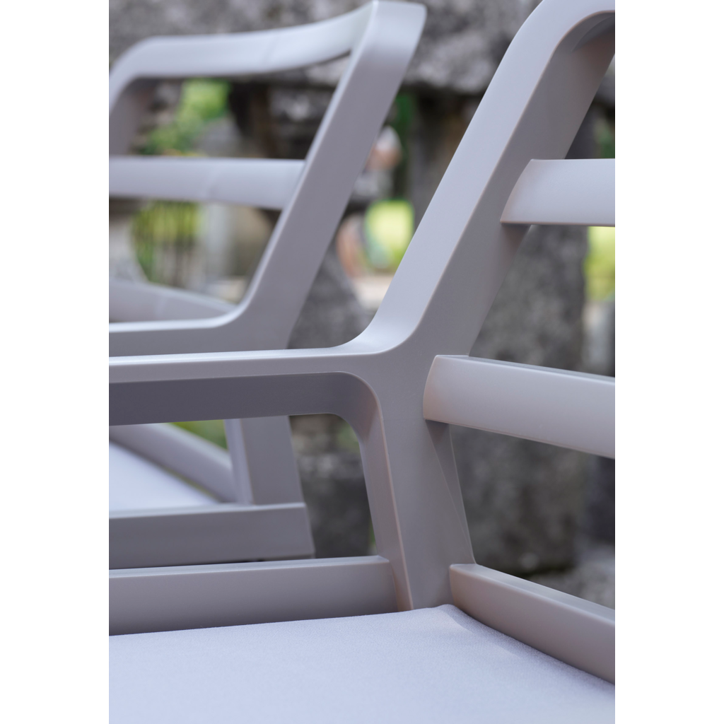 Nardi Ruime fauteuil Aria met gekleurd frame