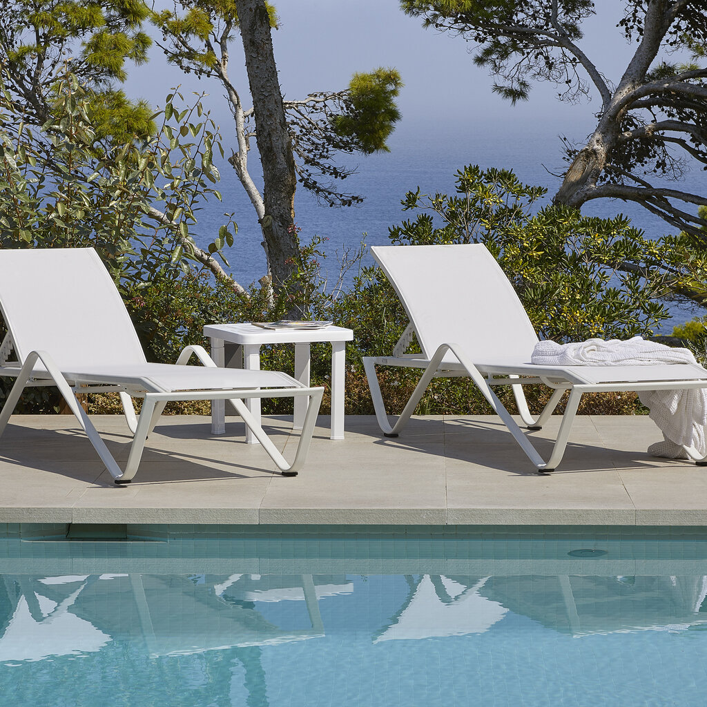 Resol Aluminium ligbed Sand wit + bijzettafel Andorra