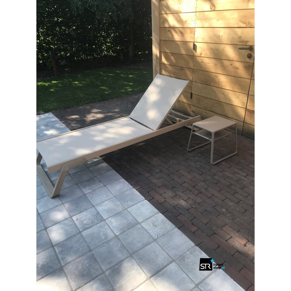 Siesta Ligbed Tropic aluminium frame en kunststof poten met textileen