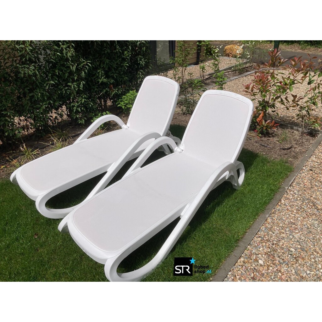 Nardi Ligbed Alfa wit frame - textileen en armleuning