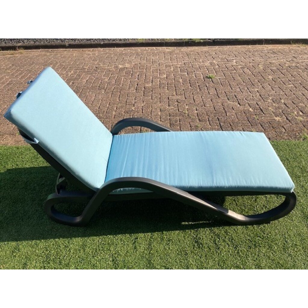 Nardi Ligbed Eden robuust kunststof met armleuningen