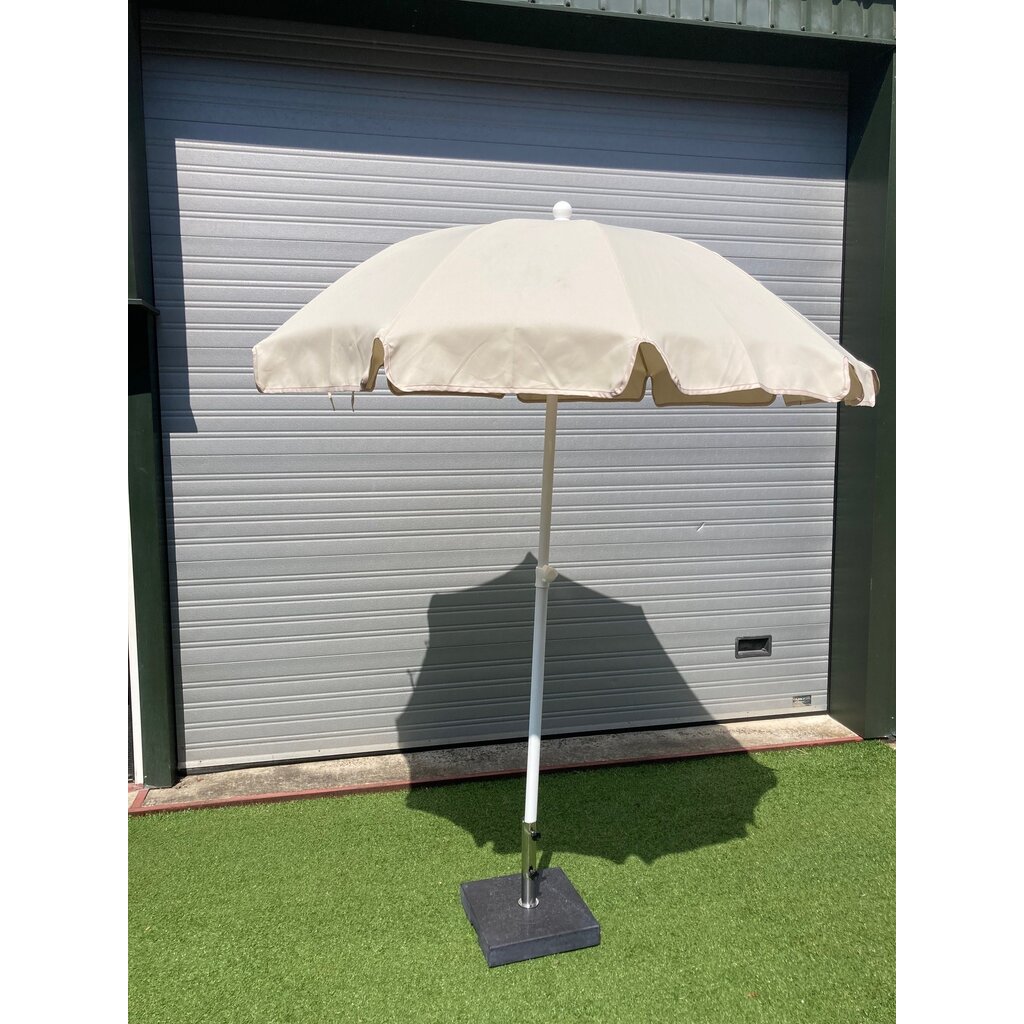 Grosfillex Pool parasol met ecru doek en witte aluminium staander
